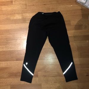 Ivivva black cropped reflective leggings